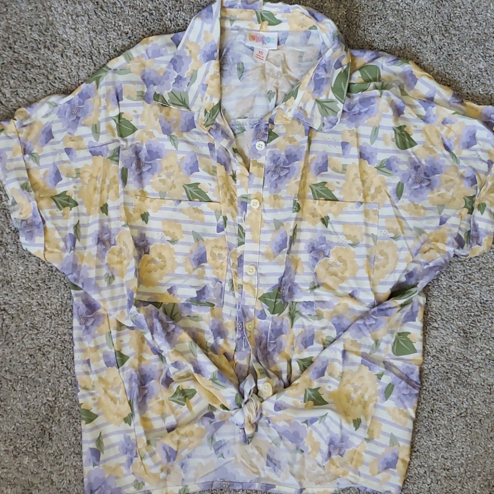 Lularoe Amy button down floral top